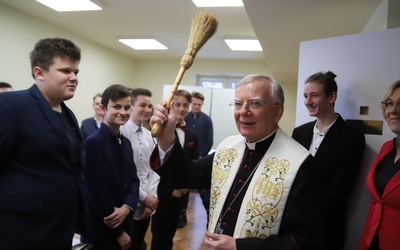 Abp Jędraszewski poświęcił szkołę katolicką w Rabce