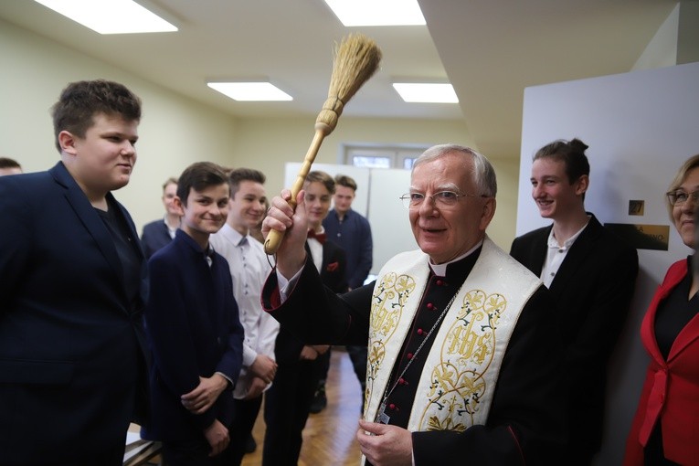 Poświęcenie katolickiej szkoły podstawowej w Rabce