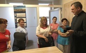 Bp Roman Pindel u chorych w szpitalu w Oświęcimiu