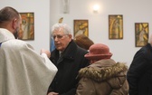 Bp Roman Pindel u chorych w szpitalu w Oświęcimiu