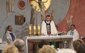 Bp Roman Pindel u chorych w szpitalu w Oświęcimiu
