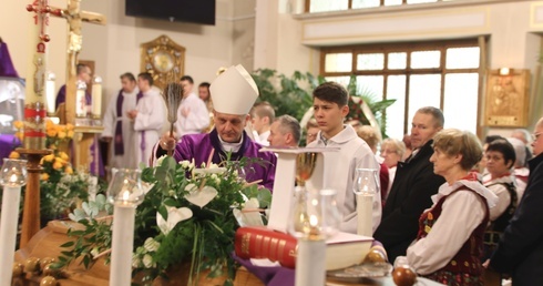 Liturgii pogrzebowej śp. ks. prał. Stanisława Kuczka przewodniczył bp Roman Pindel