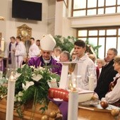 Liturgii pogrzebowej śp. ks. prał. Stanisława Kuczka przewodniczył bp Roman Pindel