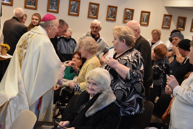 Bp Roman od lat uczestniczy w obchodach Dnia Chorego w przasnyskim szpitalu