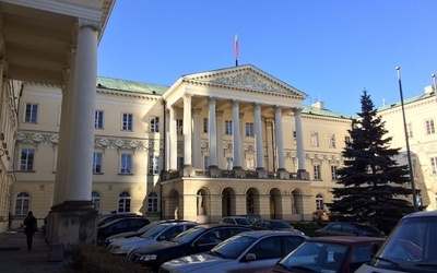 Stołeczni radni wezwali prezydenta Warszawy do upamiętnienia śp. Jana Olszewskiego