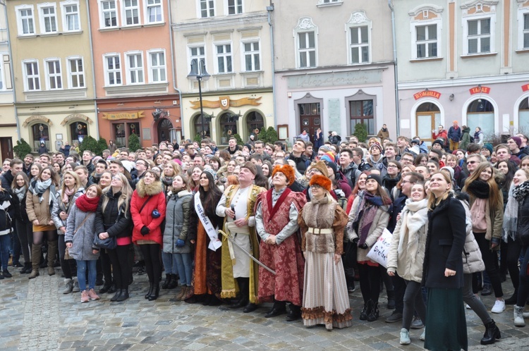 Polonez maturzystów w Opolu