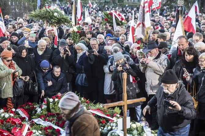 Jan Olszewski spoczął na Powązkach Wojskowych