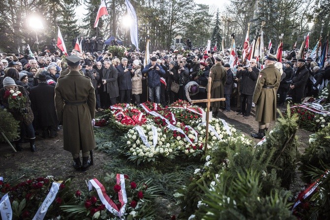 Jan Olszewski spoczął na Powązkach Wojskowych