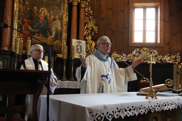 Poświęcenie odnowionego kościoła w Węgrzynowie