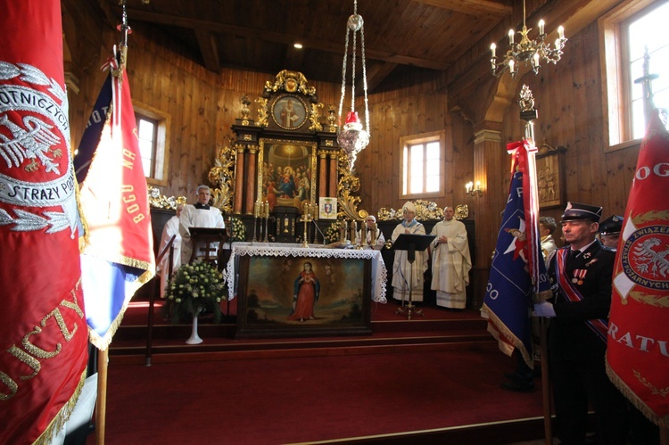 Poświęcenie odnowionego kościoła w Węgrzynowie