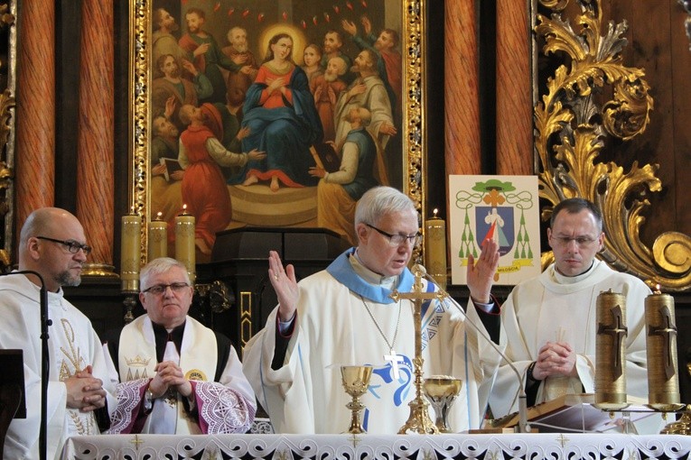 Poświęcenie odnowionego kościoła w Węgrzynowie