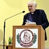 Ksiądz Bogdan Ferdek w czasie wykładu w świdnickim seminarium
