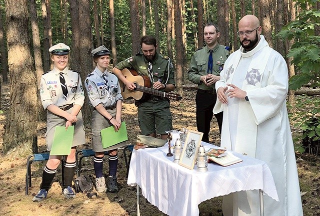 Ks. Adam jest kapelanem Hufca Wschowa ZHP oraz I instruktorem Wydziału Wychowania Duchowego i Religijnego Głównej Kwatery ZHP w Warszawie.