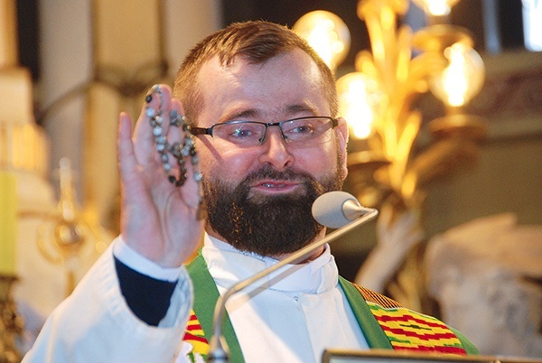▲Ojciec Adam po raz drugi mówił o swoich doświadczeniach z misji.