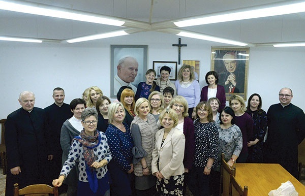 ▲	Mimo cyklicznych ataków ze strony środowisk niechętnych Kościołowi czują się potrzebni w szkole.