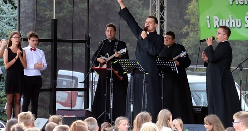 Podczas koncertu wystąpi zespół księży Jak Najbardziej