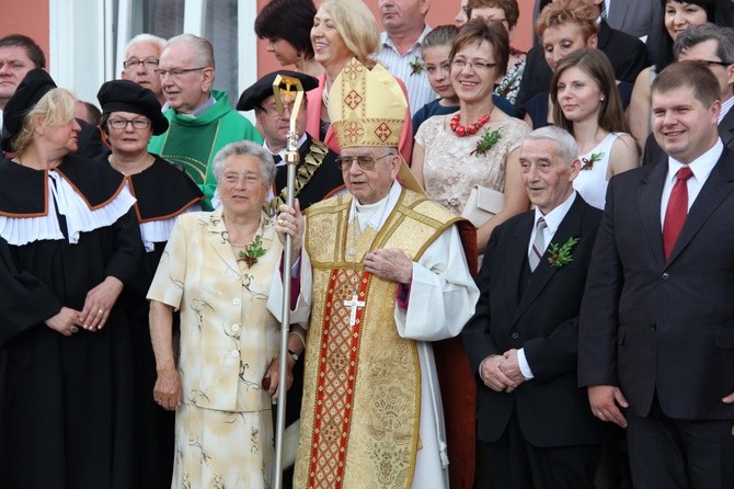 Biskup Alojzy Orszulik na swoim jubileuszu w Żorach