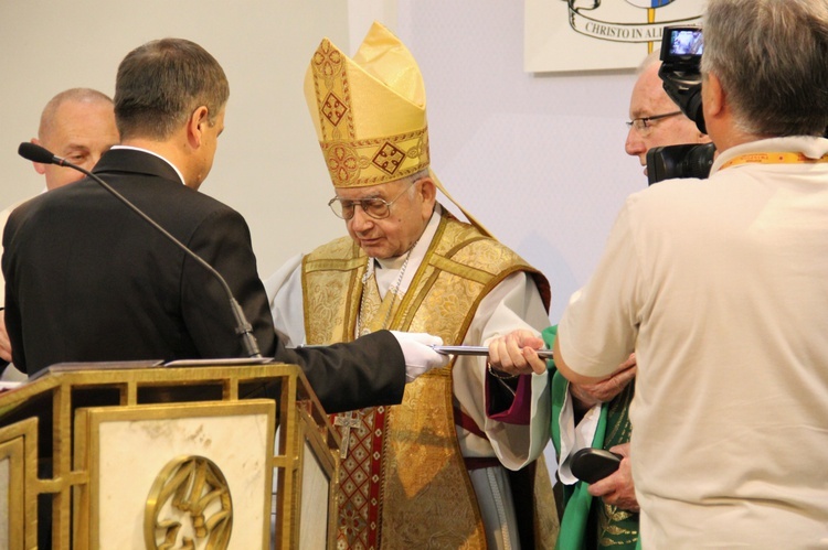 Biskup Alojzy Orszulik na swoim jubileuszu w Żorach