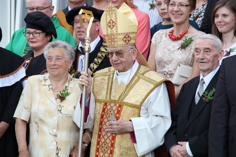 Biskup Alojzy Orszulik na swoim jubileuszu w Żorach