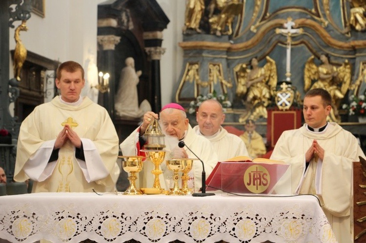 Bp Alojzy Orszulik w obiektywie "Gościa Łowickiego"