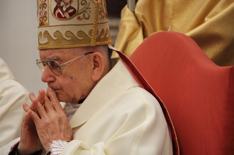 Bp Alojzy Orszulik w obiektywie "Gościa Łowickiego"