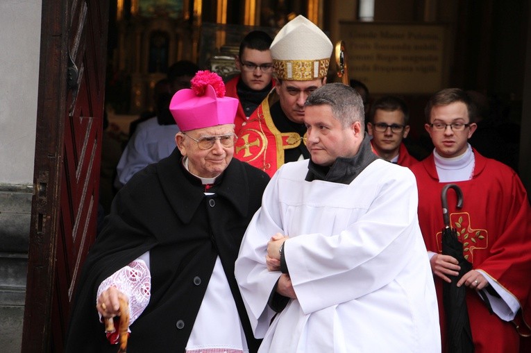 Śp. bp Alojzy Orszulik w kadrach "Gościa Łowickiego", cz. 2