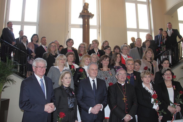 Wręczenie medalu "Za długoletnią służbę"