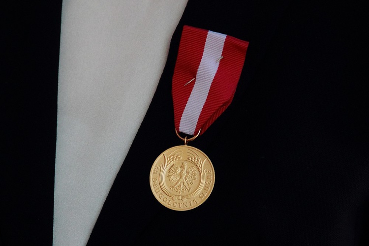 Wręczenie medalu "Za długoletnią służbę"