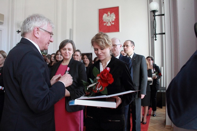 Wręczenie medalu "Za długoletnią służbę"