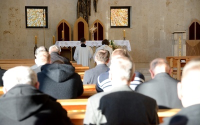 Dzień skupienia kapłanów w Opolu. Modlą się o wrażliwe serca