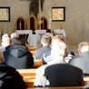 Dzień skupienia kapłanów w Opolu. Modlą się o wrażliwe serca