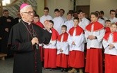 Abp Wiktor Skworc i ministranci dekanatu Kochłowice