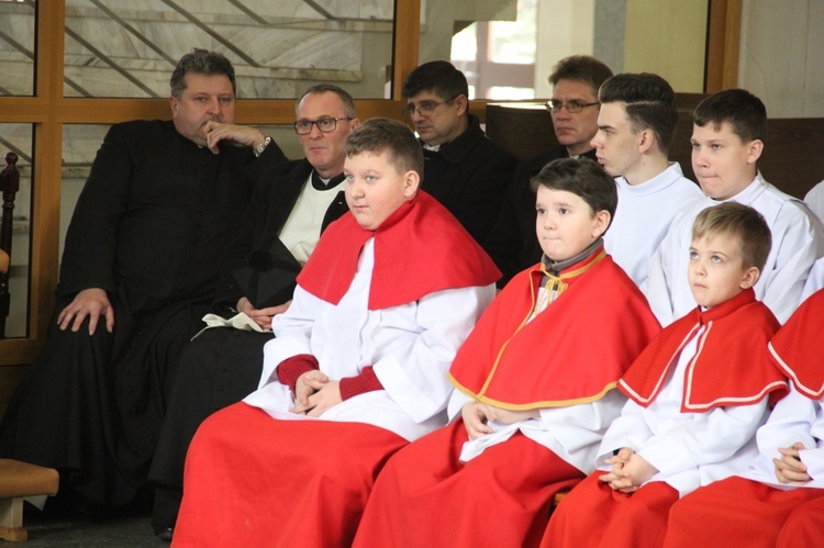 Abp Wiktor Skworc i ministranci dekanatu Kochłowice