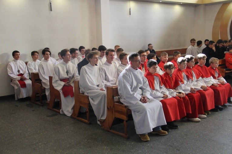 Abp Wiktor Skworc i ministranci dekanatu Kochłowice