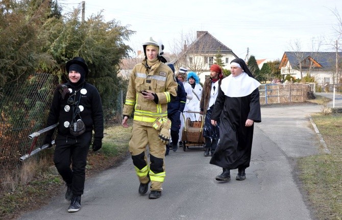 Wodzenie niedźwiedzia w Dębiu