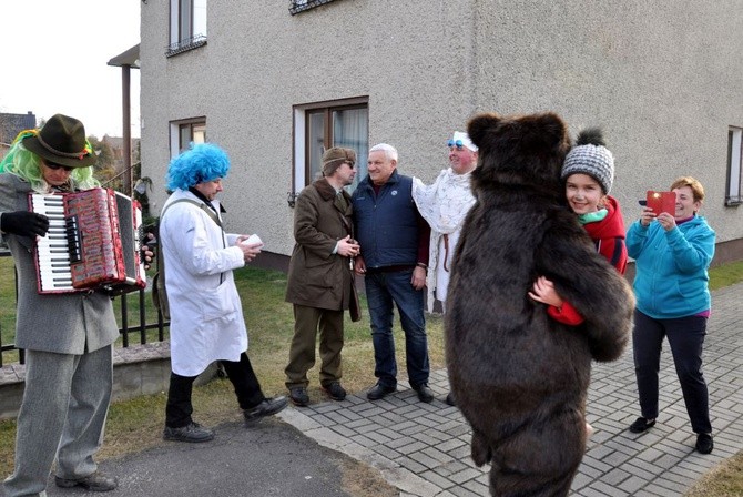 Wodzenie niedźwiedzia w Dębiu