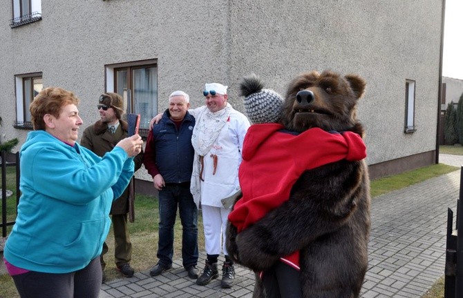 Wodzenie niedźwiedzia w Dębiu