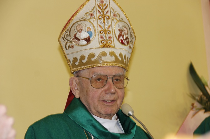 Śp. bp Alojzy Orszulik w kadrach "Gościa Łowickiego", cz. 1