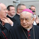 Śp. bp Alojzy Orszulik w kadrach "Gościa Łowickiego", cz. 1