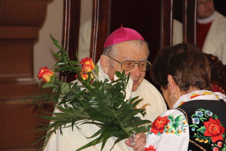 Śp. bp Alojzy Orszulik w kadrach "Gościa Łowickiego", cz. 1