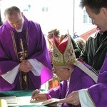 Śp. bp Alojzy Orszulik w kadrach "Gościa Łowickiego", cz. 1