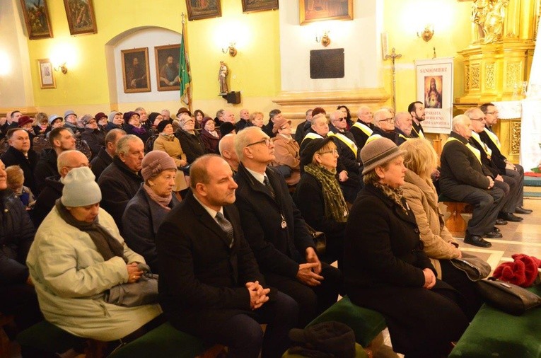 Wprowadzenie relikwii bł. ks. Jerzego Popiełuszki