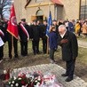 Hołd zmarłym kresowiakom oddali przedstawiciele lokalnych władz i grup społecznych.