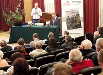 Dr Tomasz Greniuch podczas spotkania w Żywcu.