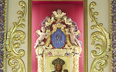 Obraz MB Kazimierzowskiej w głównym ołtarzu.