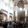 ▲	 Freski w krzeszowskim kościele pw. św Józefa odzyskują blask.