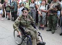 ▲	W mundurze strzeleckim brał udział w kolejnych Marszach Szlakiem I Kompanii Kadrowej. Nie przeszkadzało mu w tym nawet kalectwo.