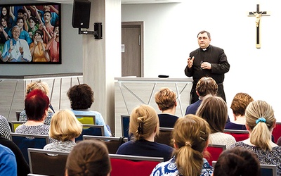 Konferencja ks. Rafała Ziajki dla nauczycieli.