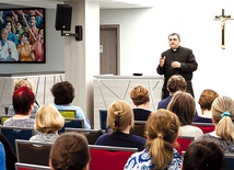 Konferencja ks. Rafała Ziajki dla nauczycieli.