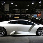 Papieskie Lamborghini wesprze chrześcijan w Iraku